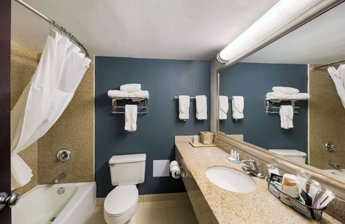 San Angelo Hotel | Relax at Clarion Hotel San Angelo Near Convention Center