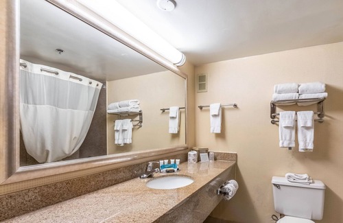 San Angelo Hotel | Relax at Clarion Hotel San Angelo Near Convention Center