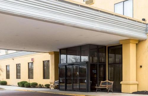 Somerset Hotel | Discover Clarion Hotel Somerset - Pet-Friendly Retreat