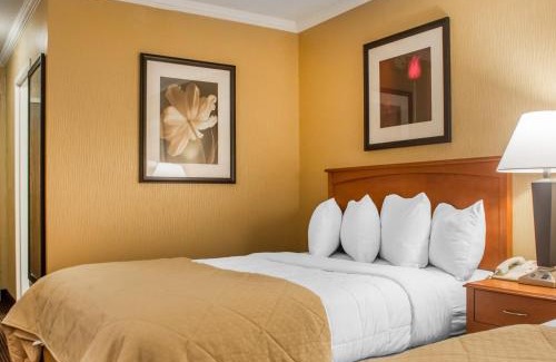 Oswego Hotel | Charming Clarion Hotel & Suites by the River - Pet Friendly