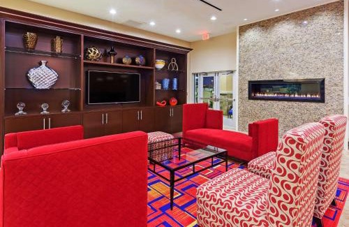 The Colony Hotel | Pet-Friendly Retreat at Clarion Hotel The Colony, Plano West