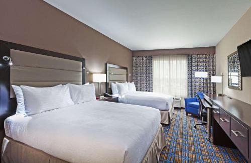 The Colony Hotel | Pet-Friendly Retreat at Clarion Hotel The Colony, Plano West