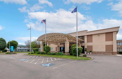 Elmira Hotel | Relaxing Retreat at Clarion Inn Elmira-Horseheads