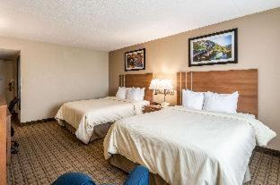 Halltown Hotel | Comfortable Stay at Clarion Inn Harpers Ferry-Charles Town