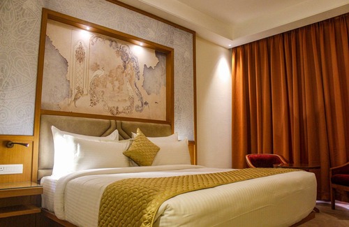 Sanwer Hotel | Discover Comfort at Clarion Inn Indore with Pool & Spa