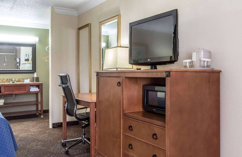 Morgan City Hotel | Comfortable Stay at Clarion Inn Morgan City with Pool & Spa