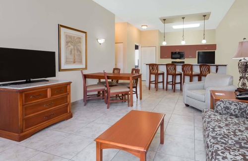National Gardens Hotel | Experience Comfort at Clarion Inn Ormond Beach Today