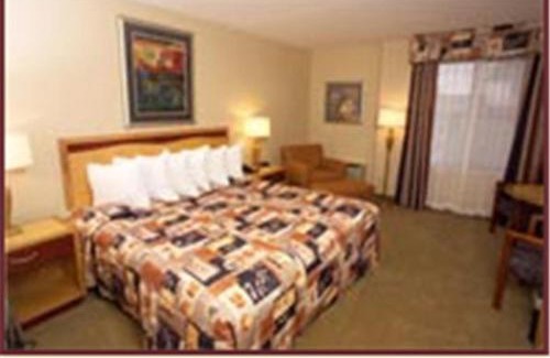 National Gardens Hotel | Relax at Clarion Inn Ormond Beach with Oceanfront Views