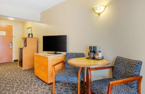 National Gardens Hotel | Relax at Clarion Inn Ormond Beach with Oceanfront Views