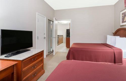 National Gardens Hotel | Relax at Clarion Inn Ormond Beach with Oceanfront Views