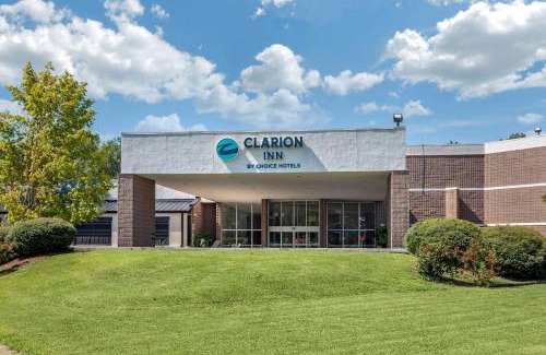 Sheffield Hotel | Pet-Friendly Stay at Clarion Inn Sheffield Muscle Shoals
