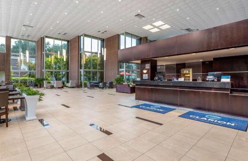 Sheffield Hotel | Pet-Friendly Stay at Clarion Inn Sheffield Muscle Shoals
