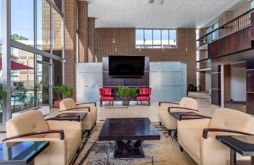 Sheffield Hotel | Pet-Friendly Stay at Clarion Inn Sheffield Muscle Shoals