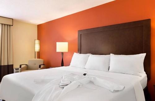 Sheffield Hotel | Comfortable Stay at Clarion Inn Sheffield Muscle Shoals
