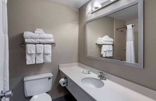 Sheffield Hotel | Comfortable Stay at Clarion Inn Sheffield Muscle Shoals