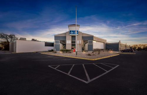 Kearney Hotel | Welcoming Kearney Inn and Convention Center with Ocean Views