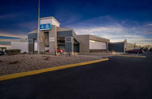 Kearney Hotel | Welcoming Kearney Inn and Convention Center with Ocean Views
