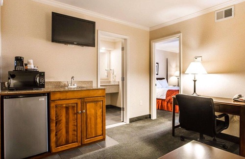 Lake George Hotel | Discover Comfort at Clarion Inn & Suites near Lake George