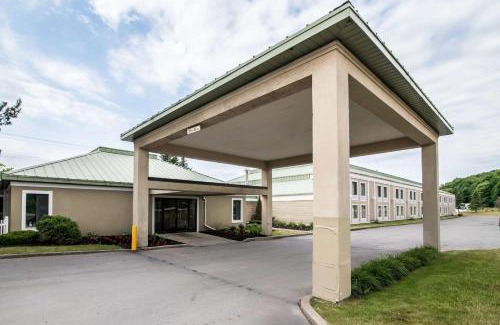 Cortland Hotel | Pet Friendly Getaway at Clarion Inn & Suites - University Area