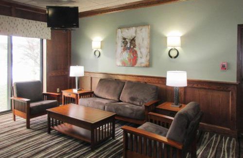 Cortland Hotel | Pet Friendly Getaway at Clarion Inn & Suites - University Area