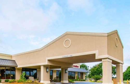 Dothan Hotel | Pet-Friendly Stays at Clarion Inn & Suites Dothan South
