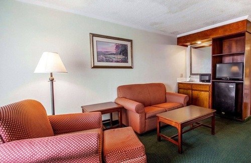 Dothan Hotel | Discover Comfort at Clarion Inn & Suites Dothan South