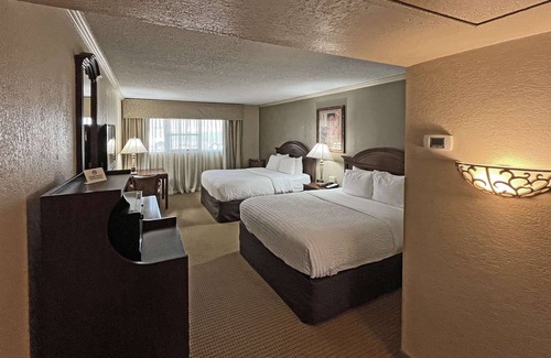 Garden City Hotel | Discover Comfort at Clarion Inn with Spa and Pool Access