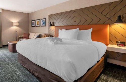 Nashua Hotel | Oceanfront Clarion Inn: Highly Rated with Top Amenities