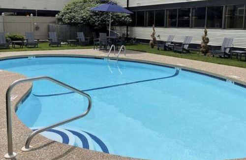Nashua Hotel | Oceanfront Clarion Inn: Highly Rated with Top Amenities