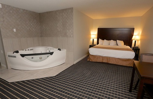 Medicine Hat Hotel | Budget-Friendly Clarion Pointe: Pool, Restaurant & More