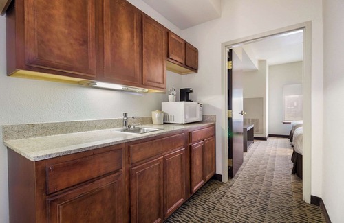West Ashley Hotel | Eco-Friendly Comfort at Clarion Pointe Charleston