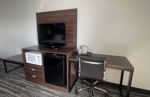 Dillard Hotel | Experience Comfort at Clarion Pointe-Dillard by Blue Ridge