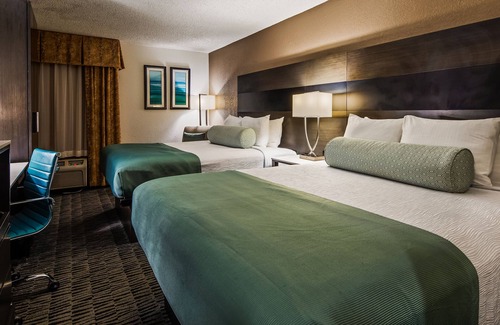 San Antonio Hotel | Convenient Stay at Clarion Pointe near Medical Center