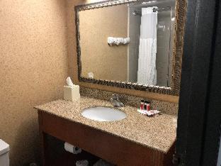 Wheatland Hotel | Pet-Friendly Clarion Pointe OKC Airport with Pool Access