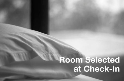 Ste. Foy Hotel | Pet-Friendly Retreat at Clarion Pointe Quebec Airport