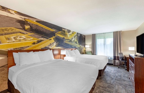 Mount Pleasant Hotel | Enjoy Relaxation at Clarion Pointe Racine - Mount Pleasant