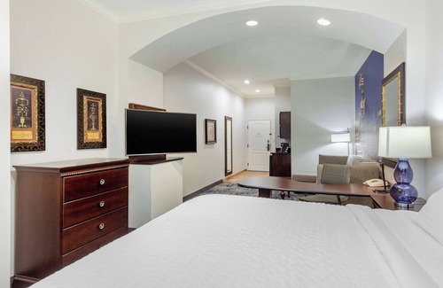 Sulphur Springs Hotel | Unforgettable Stays at Clarion Pointe Sulphur Springs