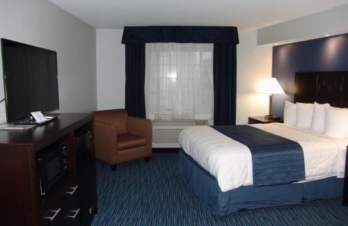 Downtown Syracuse Hotel | Convenient Stay at Clarion Pointe Downtown with Free Breakfast