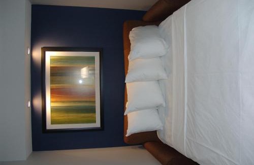 Downtown Syracuse Hotel | Convenient Stay at Clarion Pointe Downtown with Free Breakfast