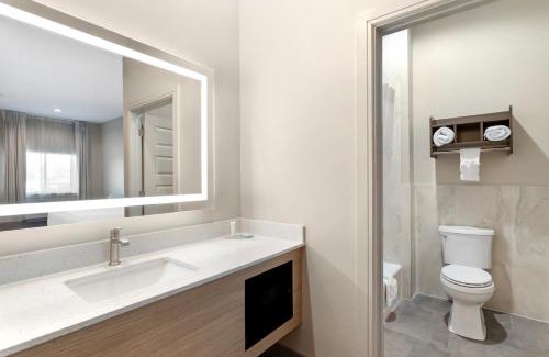 Spring Hotel | Family-Friendly Stay at Clarion Pointe for Memorable Travels