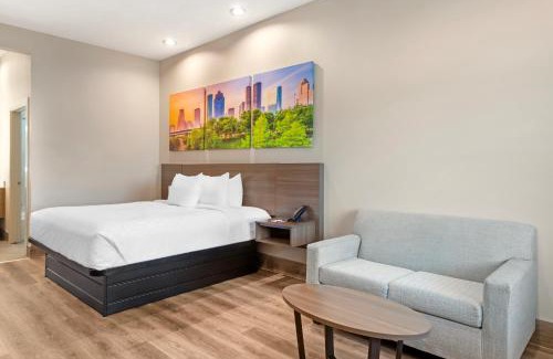 Spring Hotel | Family-Friendly Stay at Clarion Pointe for Memorable Travels