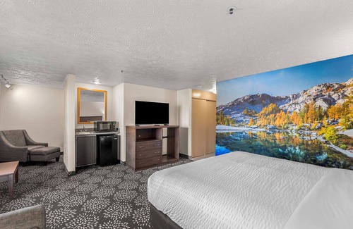 Wenatchee Hotel | Inviting Wenatchee Inn: Pet-Friendly with Pool & Spa