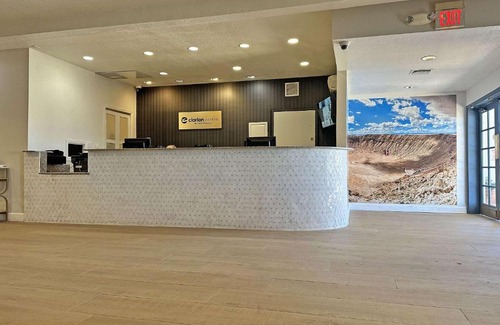Winslow Hotel | Cozy Clarion Pointe Winslow I-40: Pet-Friendly Retreat