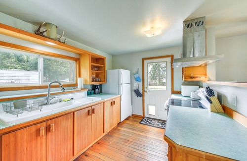 Clark Fork House | Cozy Clark Fork Vacation Home with Wood Stove & Spa Access
