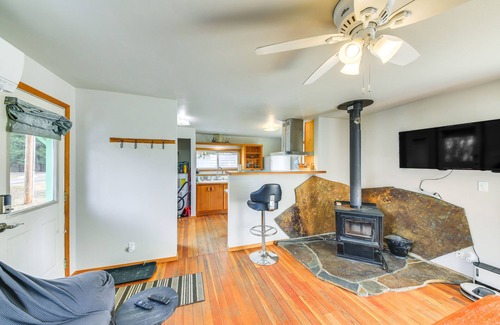 Clark Fork House | Cozy Clark Fork Vacation Home with Wood Stove & Spa Access