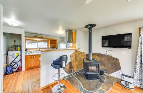 Clark Fork House | Cozy Clark Fork Vacation Home with Wood Stove & Spa Access