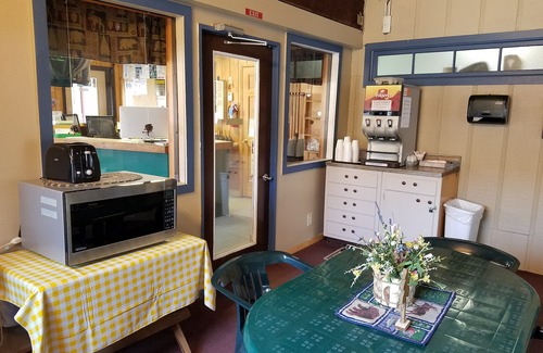 Old Forge Hotel | Beachfront Bliss at Clark's Beach Motel with Pool Access
