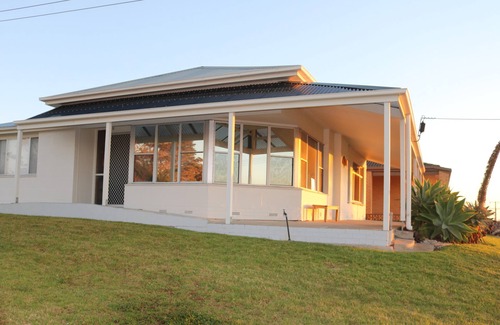 Lacepede House | Cozy Clarkeys by the Beach: Accessible Retreat with Kitchen