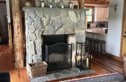Lincolnton Cabin | Elegant Clarks Hill Lakefront Cabin with Hot Tub & Pool