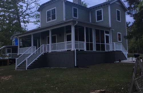 Lincolnton Cabin | Elegant Clarks Hill Lakefront Cabin with Hot Tub & Pool
